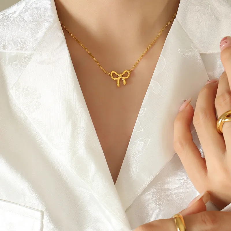 Charming Bow Pendant Necklace