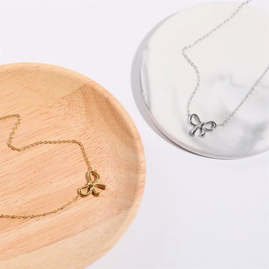 Charming Bow Pendant Necklace