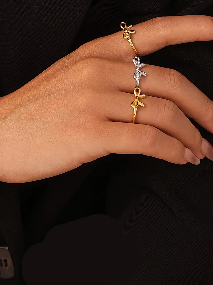 Bow Glam Ring
