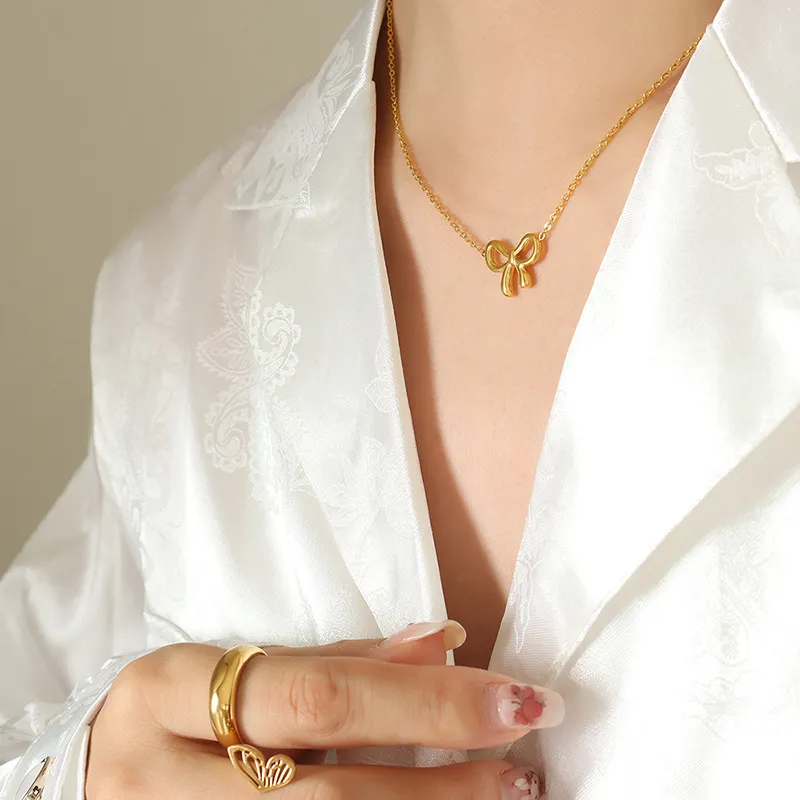 Charming Bow Pendant Necklace