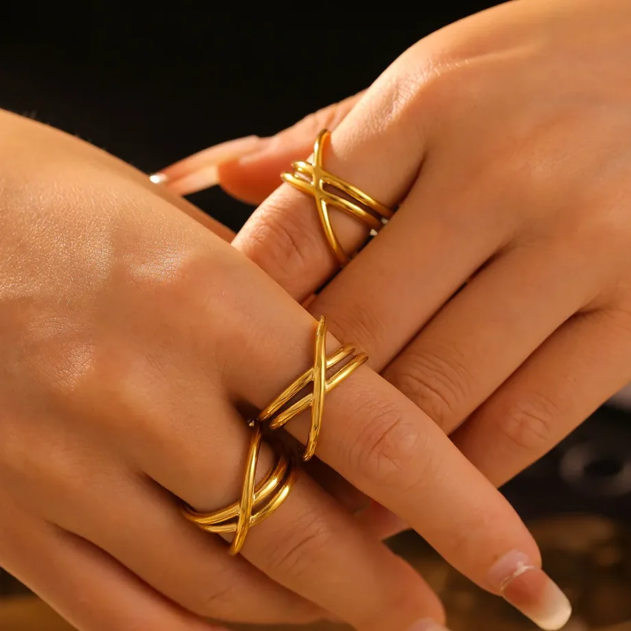 Crisscross Luxe Gold Ring