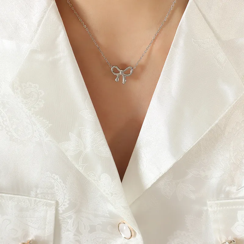 Charming Bow Pendant Necklace