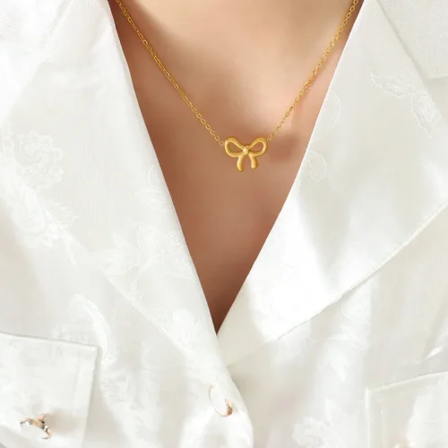 Charming Bow Pendant Necklace