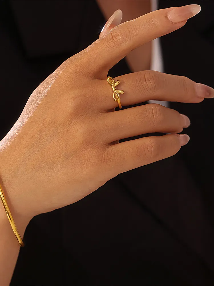 Bow Glam Ring