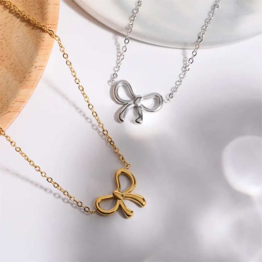 Charming Bow Pendant Necklace